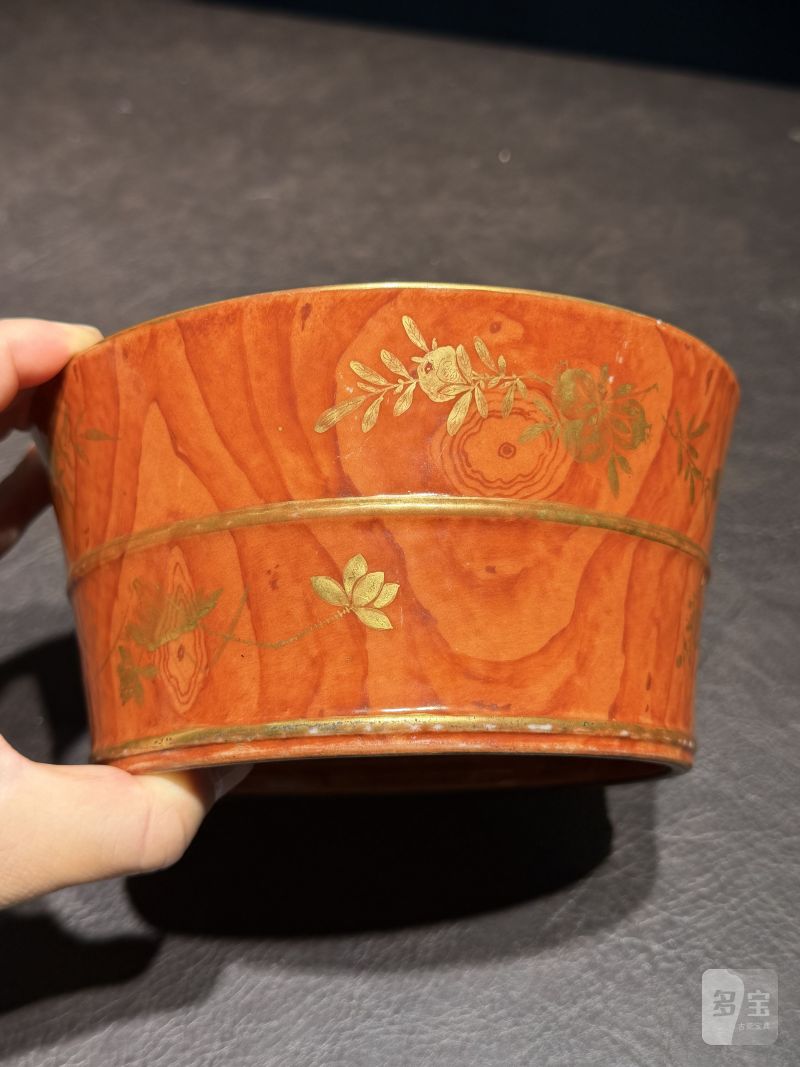 清乾隆 木纹釉描金花卉弦纹笔洗（配木座） - 图5